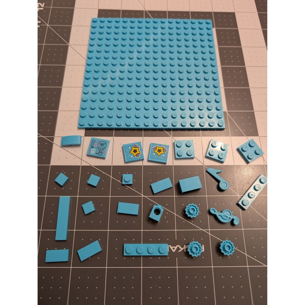 Lego Turquoise Blue Plate music‎ notes flower base 25 pieces misc replacement